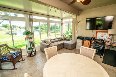 Condo in Sun City Center, Florida, 2 bedrooms  № 1849407 - photo 18