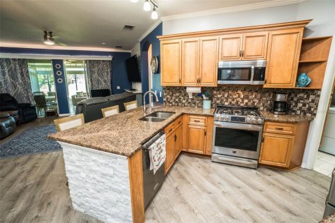 Condo in Sun City Center, Florida, 2 bedrooms  № 1849407 - photo 9