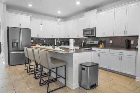 House in Davenport, Florida 6 bedrooms, 305.74 sq.m. № 2110869 - photo 9