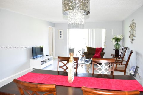 Copropriété à vendre à Sunrise, Floride: 2 chambres, 95.22 m2 № 2056666 - photo 4