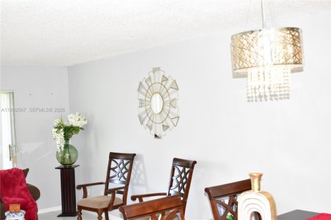 Copropriété à vendre à Sunrise, Floride: 2 chambres, 95.22 m2 № 2056666 - photo 2