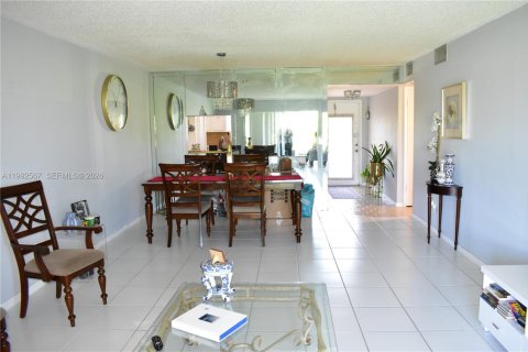 Copropriété à vendre à Sunrise, Floride: 2 chambres, 95.22 m2 № 2056666 - photo 15