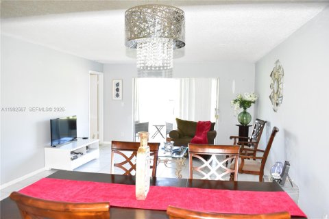 Copropriété à vendre à Sunrise, Floride: 2 chambres, 95.22 m2 № 2056666 - photo 1