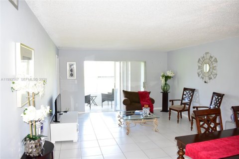 Copropriété à vendre à Sunrise, Floride: 2 chambres, 95.22 m2 № 2056666 - photo 3