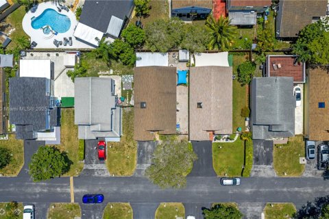 House in Cutler Bay, Florida 3 bedrooms, 112.5 sq.m. № 1892511 - photo 28