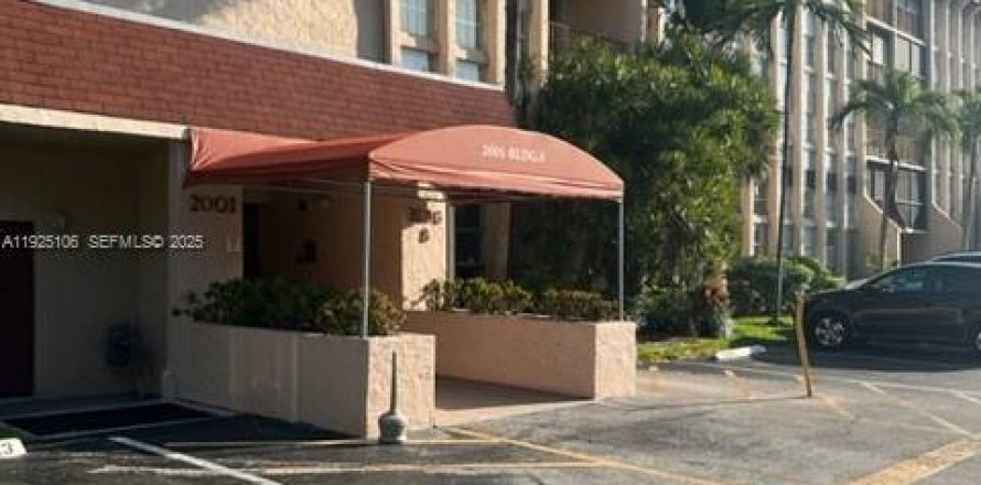 Кондоминиум с 1 спальней в Халландейл-Бич, Флорида № 1983744