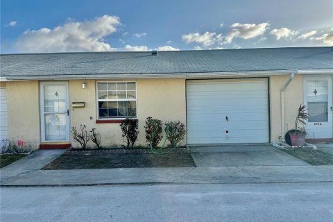 House in New Port Richey, Florida 2 bedrooms, 67.08 sq.m. № 2139234