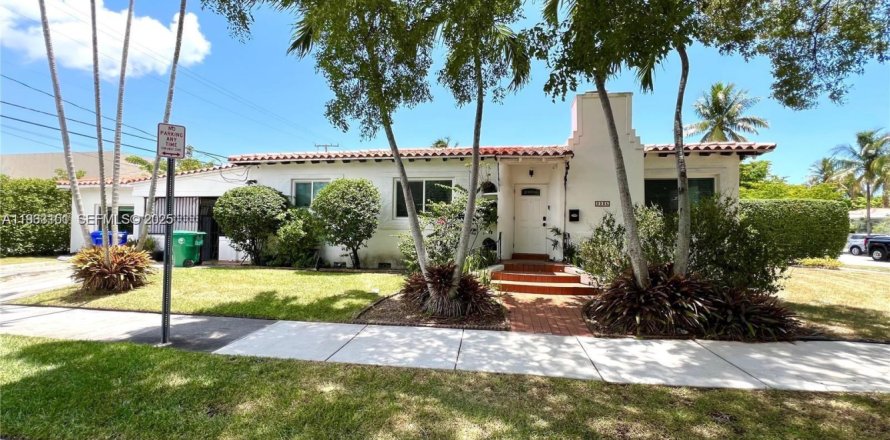Casa en Miami, Florida 4 dormitorios, 152.08 m2 № 1991873