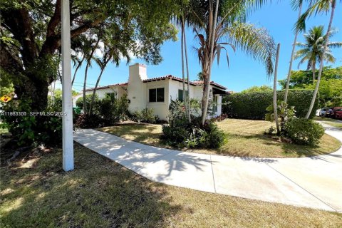 Casa en alquiler en Miami, Florida, 4 dormitorios, 152.08 m2 № 1991873 - foto 18