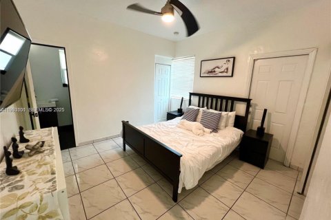 Casa en alquiler en Miami, Florida, 4 dormitorios, 152.08 m2 № 1991873 - foto 9