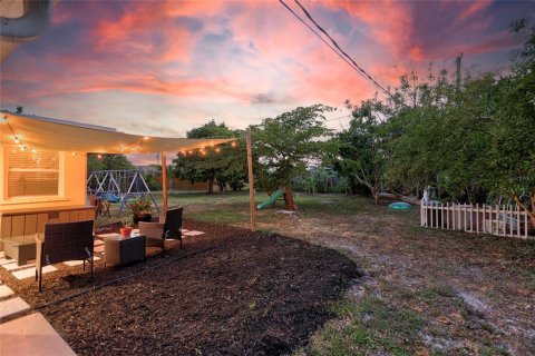 Villa ou maison à vendre à Port Charlotte, Floride: 2 chambres, 116.31 m2 № 2098155 - photo 4