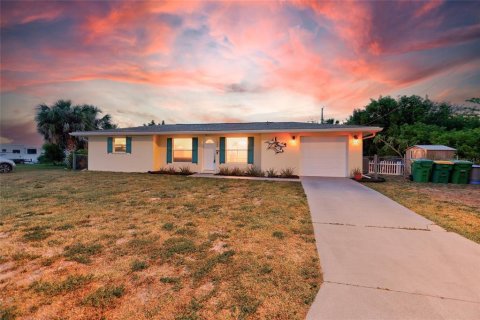 Villa ou maison à Port Charlotte, Floride 2 chambres, 116.31 m2 № 2098155