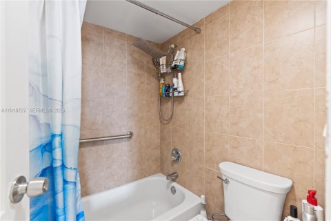Condo in Aventura, Florida, 1 bedroom  № 1973346 - photo 16