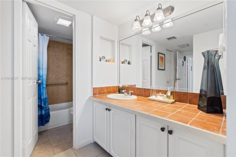 Condo in Aventura, Florida, 1 bedroom  № 1973346 - photo 14