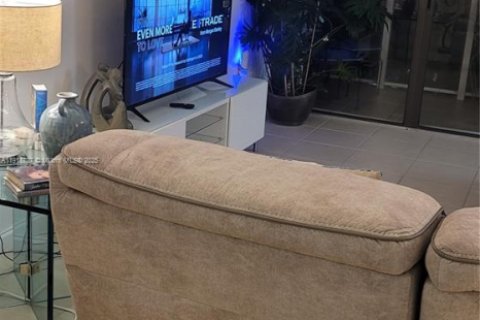 Купить кондоминиум в Авентура, Флорида 7 комнат, 83.24м2, № 1973346 - фото 3