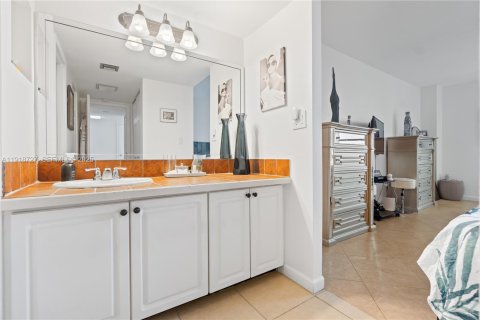 Condo in Aventura, Florida, 1 bedroom  № 1973346 - photo 13