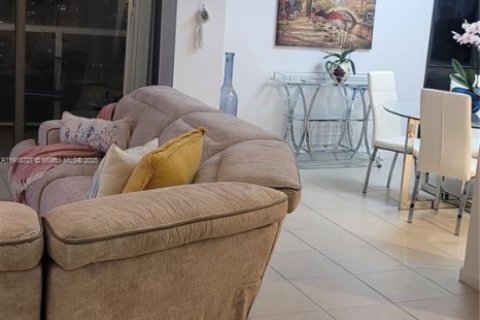 Купить кондоминиум в Авентура, Флорида 7 комнат, 83.24м2, № 1973346 - фото 4