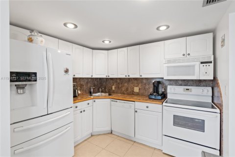 Condo in Aventura, Florida, 1 bedroom  № 1973346 - photo 29
