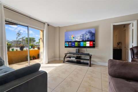 Купить кондоминиум в Майами, Флорида 2 спальни, 73.3м2, № 1958847 - фото 7