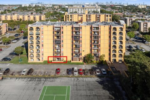 Купить кондоминиум в Майами, Флорида 2 спальни, 73.3м2, № 1958847 - фото 22