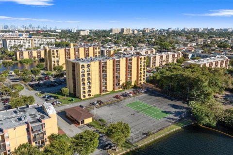 Купить кондоминиум в Майами, Флорида 2 спальни, 73.3м2, № 1958847 - фото 21