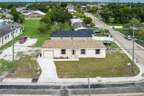 House in Palmetto, Florida 3 bedrooms, 108.23 sq.m. № 1818817 - photo 17
