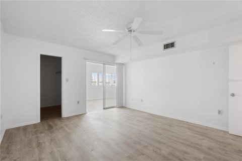 Condominio en venta en New Port Richey, Florida, 2 dormitorios, 128.95 m2 № 2093351 - foto 13