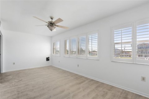 Condominio en venta en New Port Richey, Florida, 2 dormitorios, 128.95 m2 № 2093351 - foto 11