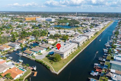 Condominio en venta en New Port Richey, Florida, 2 dormitorios, 128.95 m2 № 2093351 - foto 28
