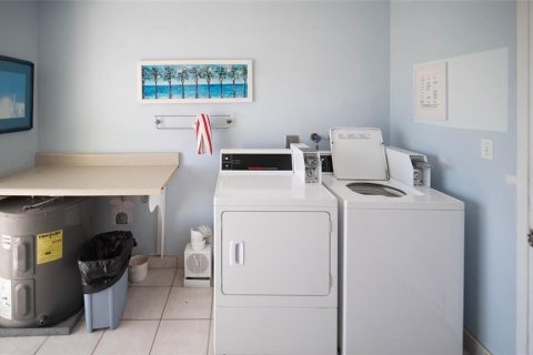 Condo in Fort Lauderdale, Florida, 2 bedrooms  № 1168858 - photo 1