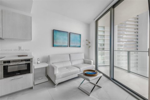 Condo in Miami, Florida, 1 bedroom  № 2057228 - photo 3
