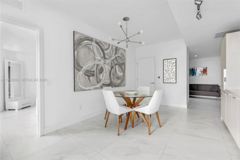 Condo in Miami, Florida, 1 bedroom  № 2057228 - photo 4