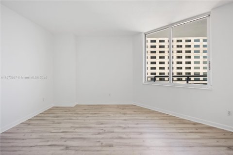 Купить кондоминиум в Майами, Флорида 2 спальни, 102.66м2, № 1942551 - фото 11