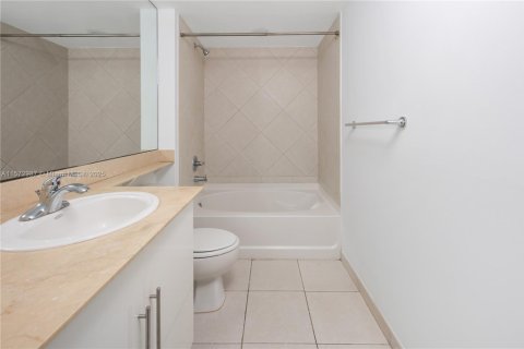 Купить кондоминиум в Майами, Флорида 2 спальни, 102.66м2, № 1942551 - фото 10