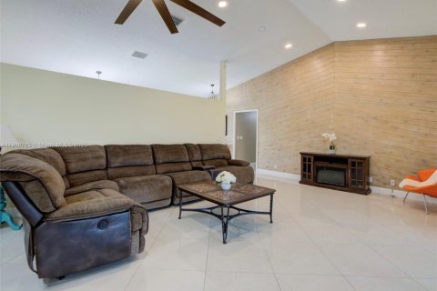 Casa en venta en Coral Springs, Florida, 4 dormitorios, 245.17 m2 № 1975735 - foto 13