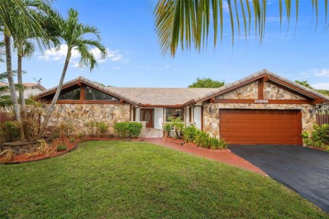 Casa en venta en Coral Springs, Florida, 4 dormitorios, 245.17 m2 № 1975735 - foto 1