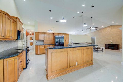 Casa en venta en Coral Springs, Florida, 4 dormitorios, 245.17 m2 № 1975735 - foto 5