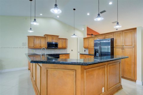 Casa en venta en Coral Springs, Florida, 4 dormitorios, 245.17 m2 № 1975735 - foto 6