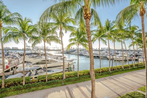 Townhouse in Miami Beach, Florida 1 bedroom, 124.12 sq.m. № 1967696 - photo 16