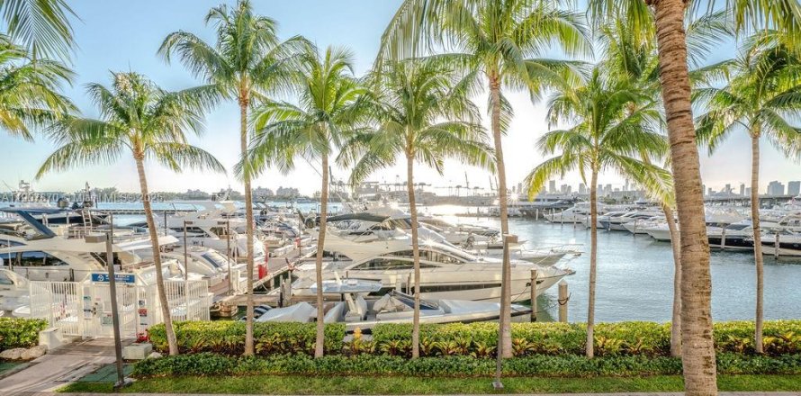 Townhouse in Miami Beach, Florida 1 bedroom, 124.12 sq.m. № 1967696