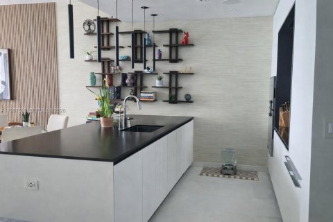 Condo in Miami, Florida, 1 bedroom  № 2051141 - photo 2