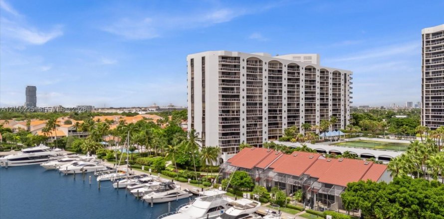 Condo à Aventura, Floride, 2 chambres  № 2428442