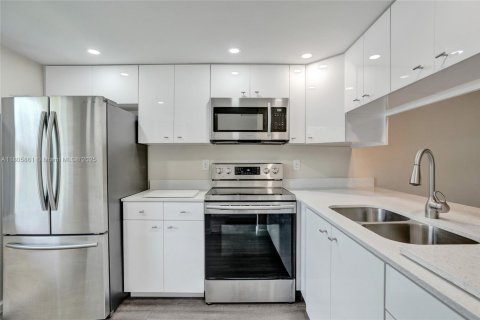 Condo in Coconut Creek, Florida, 2 bedrooms  № 1738970 - photo 3