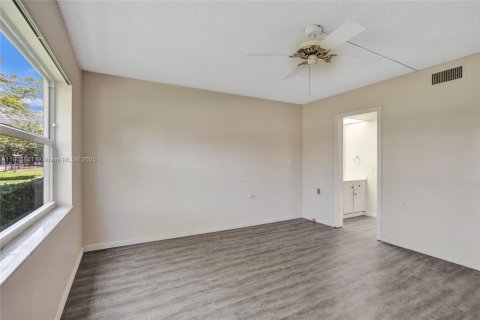 Condo in Coconut Creek, Florida, 2 bedrooms  № 1738970 - photo 21