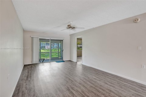 Condo in Coconut Creek, Florida, 2 bedrooms  № 1738970 - photo 19