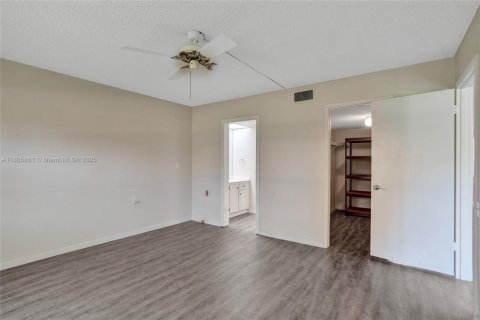 Condo in Coconut Creek, Florida, 2 bedrooms  № 1738970 - photo 25