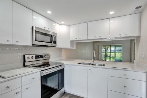 Condo in Coconut Creek, Florida, 2 bedrooms  № 1738970 - photo 13