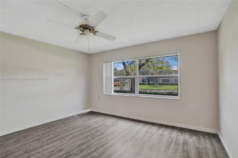Condo in Coconut Creek, Florida, 2 bedrooms  № 1738970 - photo 23