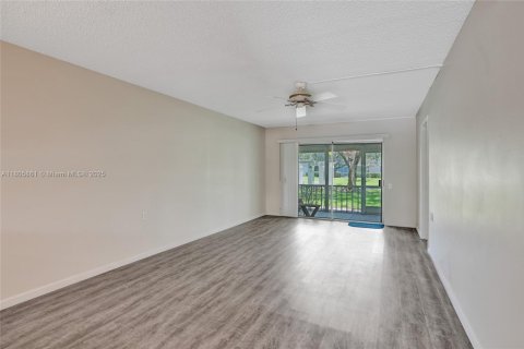 Condo in Coconut Creek, Florida, 2 bedrooms  № 1738970 - photo 18