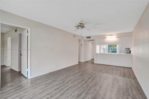 Condo in Coconut Creek, Florida, 2 bedrooms  № 1738970 - photo 17